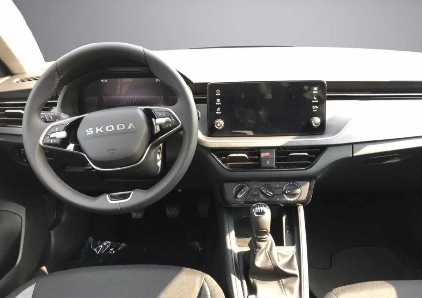 SKODA KAMIQ • SUV